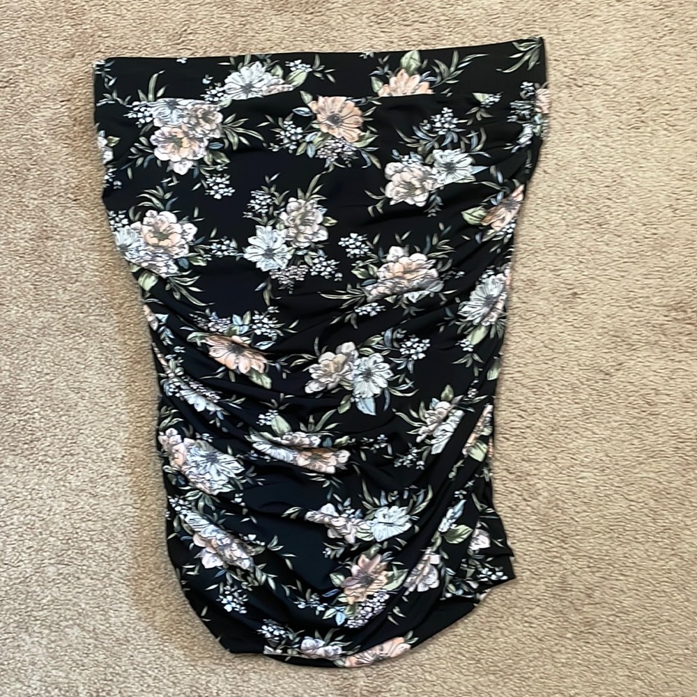 Torrid size 0x flower pencil skirt. New with tags